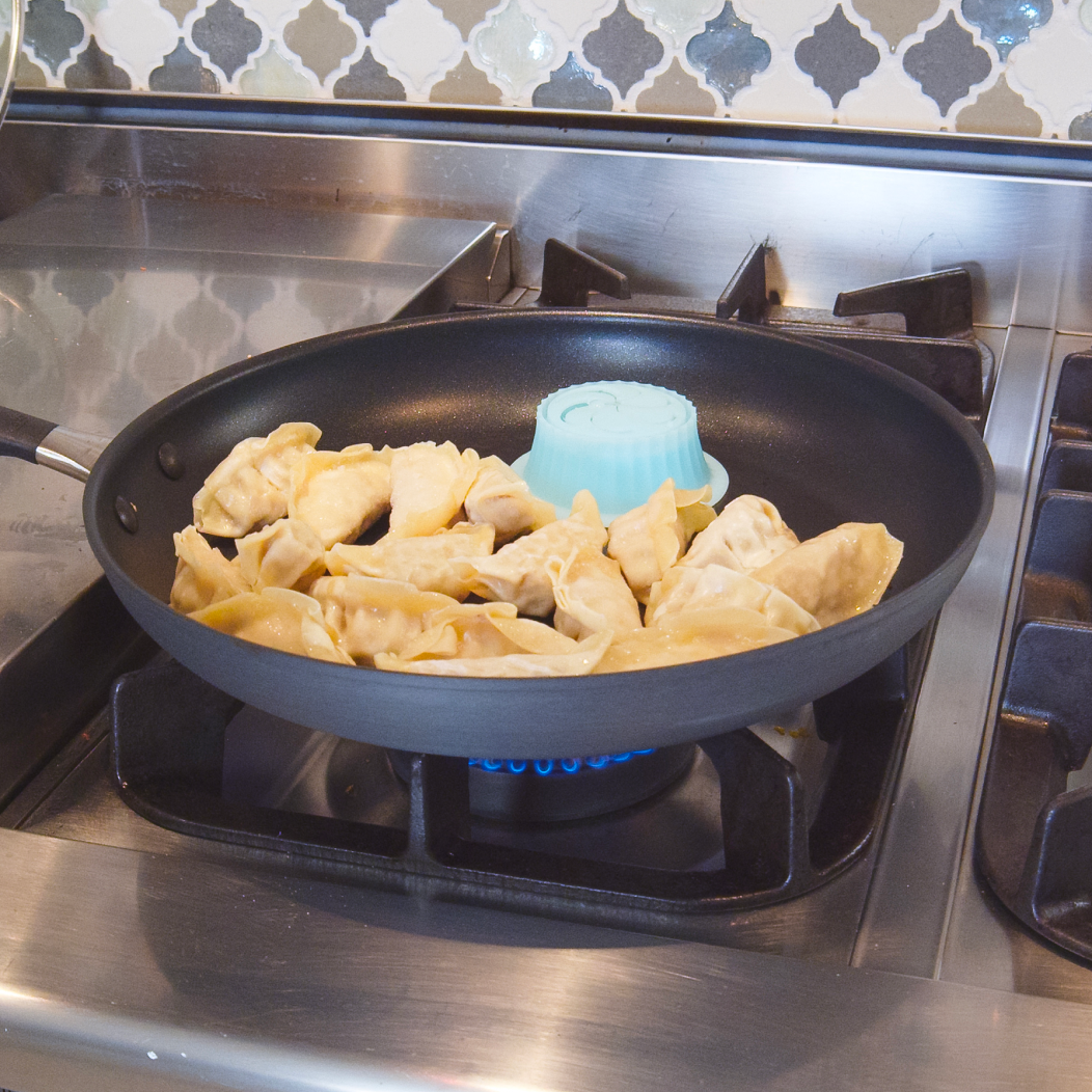 Pacuzzi Silicone Skillet Steamer + Bakers Mat